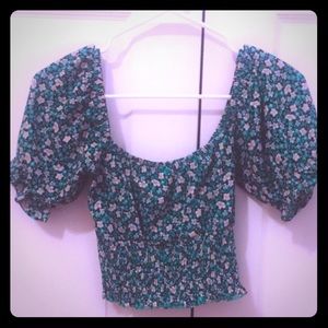 This is a cute and comfortable top,very trendy.